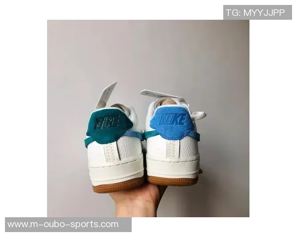 耐克鸳鸯足球鞋的独特魅力与性能分析让你在球场上脱颖而出