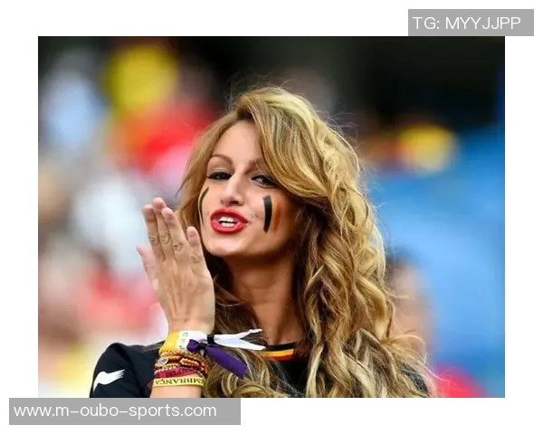 足球直播女主持人展现魅力与专业引领球迷畅享精彩赛事盛宴